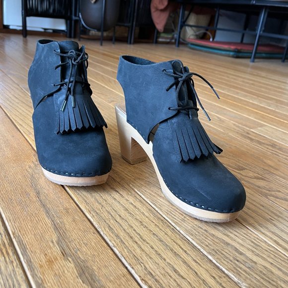 Bryr High Heel Bootie - Picture 2 of 15